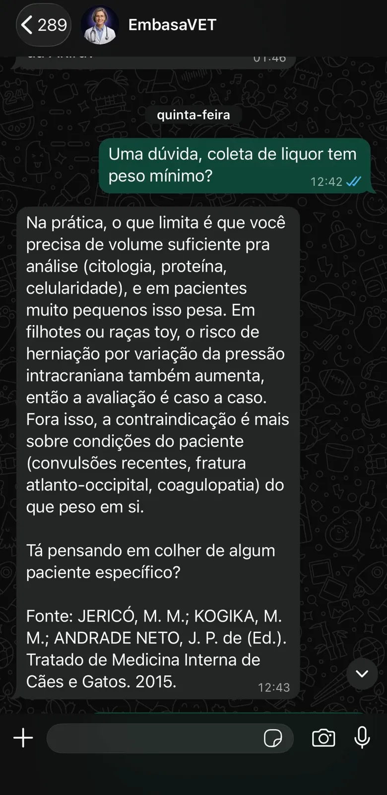 Conversa real no WhatsApp: resposta do EmbasaVET com a referência da literatura ao lado de cada afirmação.